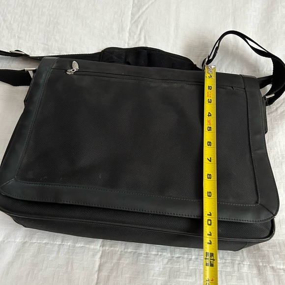 init Laptop | Messenger Bag - Picture 4 of 8